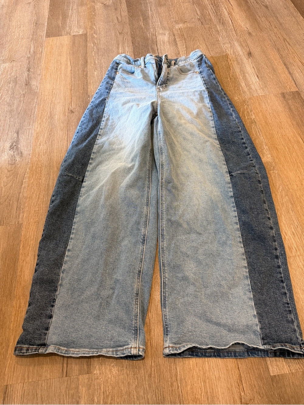 Two-Tone Light & Dark Blue barrel baggy Wide-Leg Women’s Jeans